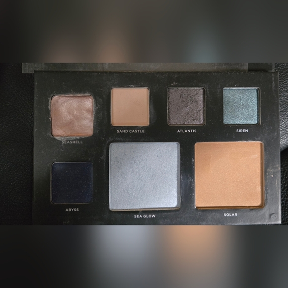 Deck of Scarlet Makeup Palette - Picture 4 of 5